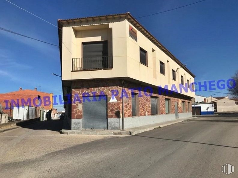 Retail for rent at Calle Santa Cristina, Mora, Toledo, 45400 with house, window, sky, building, property, asphalt, neighbourhood, residential area, wall and facade around