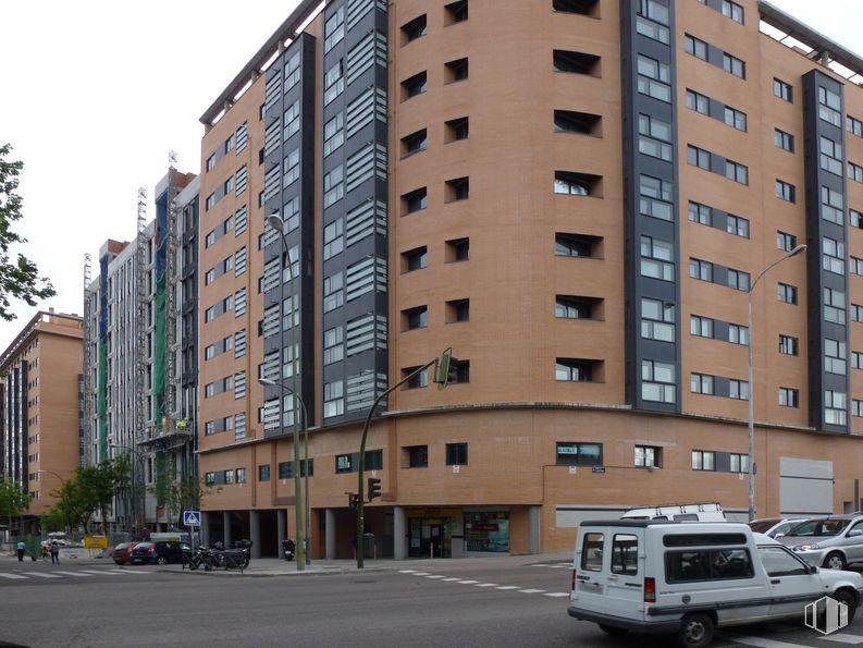 Oficina en alquiler en Avenida Planetario, 1, Arganzuela, Madrid, 28045 con edificio, ventana, propiedad, diseño urbano, arquitectura, condominio, vehículo, bloque de pisos, edificio comercial y vecindario alrededor