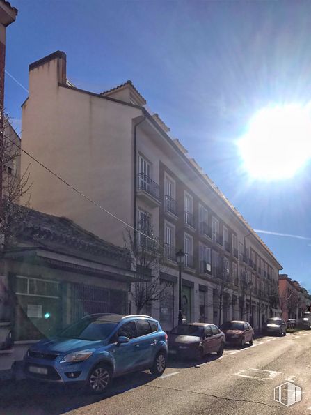 Oficina en venta en Calle Stuart, 113, Aranjuez, Madrid, 28300 con coche, rueda, edificio, neumático, cielo, vehículo terrestre, vehículo, día, nube y iluminación automotriz alrededor