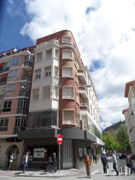 Office for sale & for rent at Calle Fermín Caballero, Cuenca, 16004 with window, building, cloud, property, sky, fixture, urban design, condominium, wood and tower block around