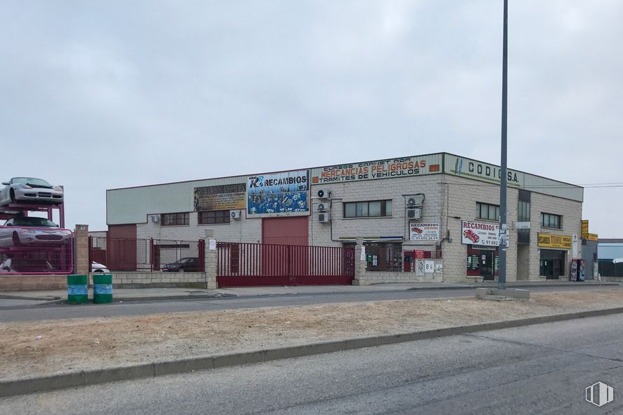 Oficina en alquiler en Calle Oro, 3, San Martín de la Vega, Madrid, 28330 con edificio, cielo, nube, ventana, accesorio, asfalto, arte, fachada, gas y ciudad alrededor