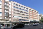 Office for rent at Edificio Castro, Calle Fuencarral, 121, Chamberí, Madrid, 28010 with car, building, window, property, sky, infrastructure, vehicle, urban design, tower block and condominium around