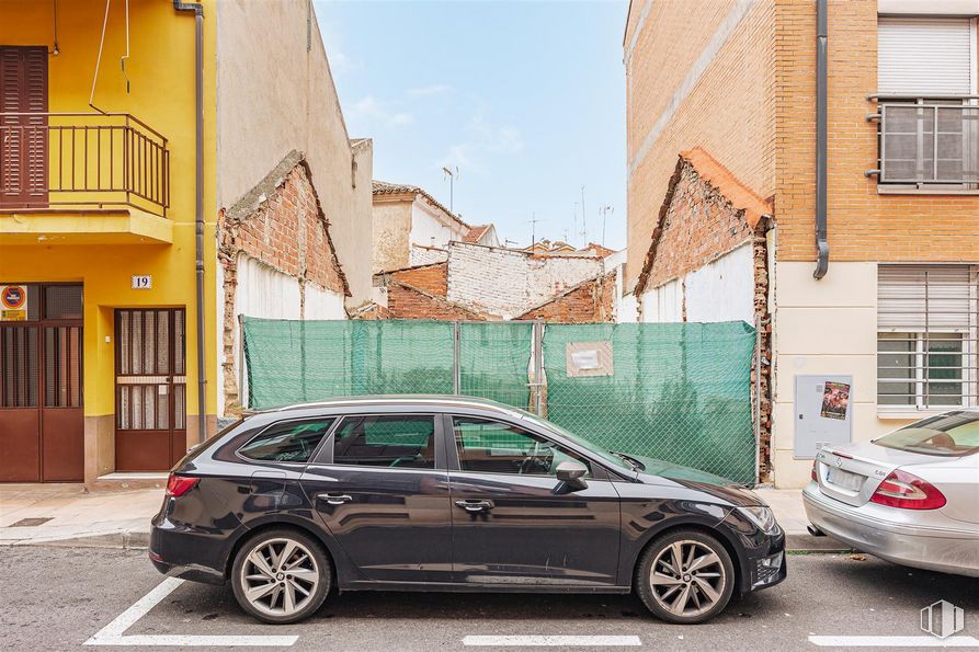 Suelo en venta en Calle Alpechines, 21, San Fernando de Henares, Madrid, 28830 con rueda, coche, ventana, luz de estacionamiento, neumático, vehículo, vehículo terrestre, neumático de automoción, iluminación del automóvil y cielo alrededor