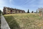 Land for sale at Calle Asturias, Serranillos del Valle, Madrid, 28979 with building, sky, cloud, plant, natural landscape, land lot, house, grass, tree and landscape around