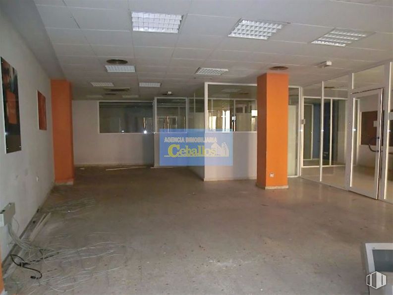 Retail for rent at Avenida Castilla, Guadalajara, 19002 with fixture, hall, building, interior design, architecture, flooring, floor, real estate, parking and ceiling around