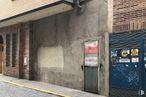 Retail for sale at Calle Roble, 6, Segovia, 40002 with door, road surface, asphalt, facade, building material, road, gas, fixture, tints and shades and art around