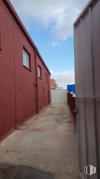 Industrial for sale at Calle Cedro, Arganda del Rey, Madrid, 28500 with window, wall, red, composite material, concrete, building material, daylighting and paint around