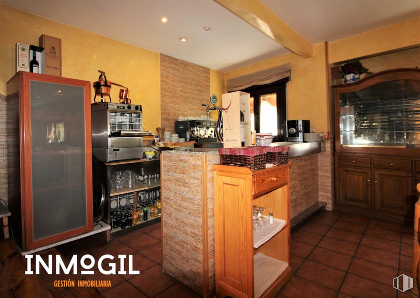 Local en venta en Travesía Santísimo, 2, Navacerrada, Madrid, 28491 con ebanistería, horno microondas, propiedad, encimera, aparato de cocina, electrodoméstico, cocina, interiorismo, madera y cocina alrededor