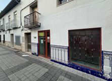 Retail for rent at Avenida Ejército, Arganda del Rey, Madrid, 28500 with door, window, building, road surface, fixture, house, facade, wood, urban design and plant around