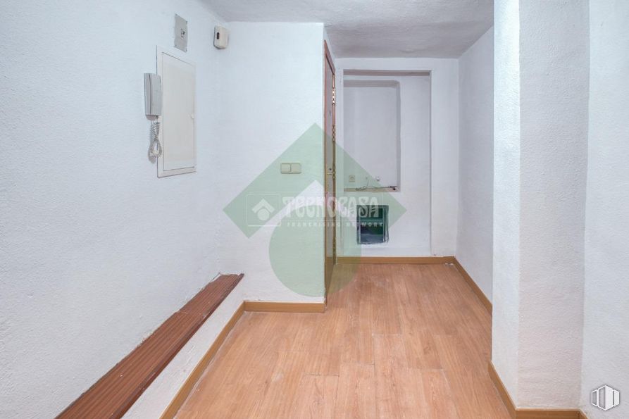 Local en venta en Calle Eduardo Morales, Carabanchel, Madrid, 28025 con accesorio, madera, escaleras, pintura, suelo, suelos, tinte para madera, madera dura, edificio y suelo laminado alrededor