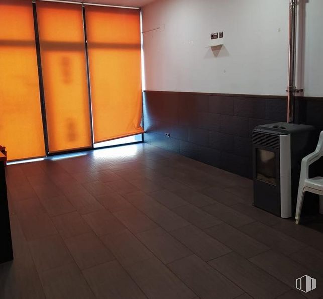 Retail for sale at Calle Amargura, Carbonero el Mayor, Segovia, 40270 with furniture, fixture, lighting, wood, flooring, tile flooring, floor, amber, wall and tints and shades around