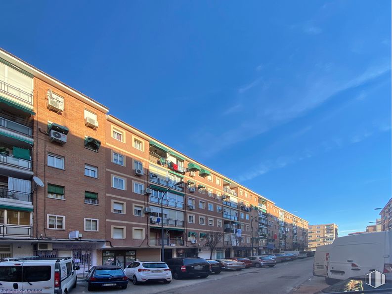 Local en alquiler en Calle Doctor Barraquer, 13, Getafe, Madrid, 28903 con edificio, coche, vehículo terrestre, cielo, rueda, neumático, vehículo, ventana, infraestructura y nube alrededor