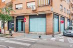 Retail for sale at Avenida Constitución, Mejorada del Campo, Madrid, 28840 with car, window, building, plant, tire, infrastructure, vehicle, door, road surface and architecture around