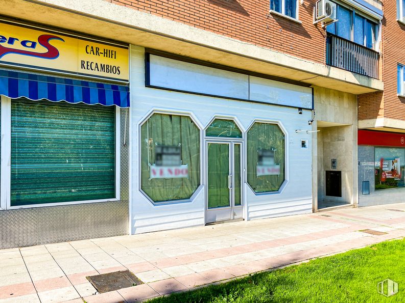 Local en alquiler y venta en Carretera Mejorada, 20, San Fernando de Henares, Madrid, 28830 con puerta, ventana, edificio, propiedad, accesorio, pared, fachada, revestimiento, gas y sombra alrededor