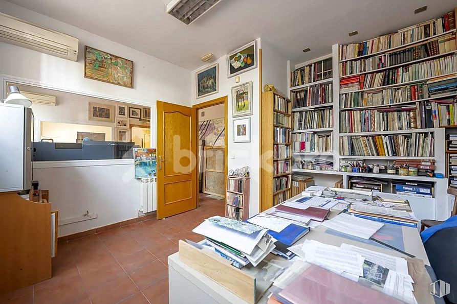 Retail for sale at Calle Juan Francisco Pascual, 2, Hortaleza, Madrid, 28033 with door, bookcase, furniture, property, shelf, book, shelving, picture frame, publication and interior design around