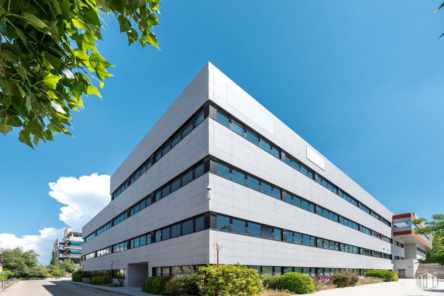 Oficina en alquiler en Calle Gabriel García Márquez, Las Rozas de Madrid, Madrid, 28230 con edificio, cielo, planta, bloque de torre, árbol, diseño urbano, condominio, fachada, nube y ciudad alrededor