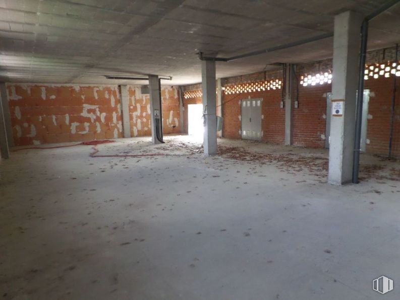 Local en alquiler en Zona Viñas Viejas, Boadilla del Monte, Madrid, 28660 con suelo, suelos, accesorio, material compuesto, madera, ciudad, hormigón, techo, material de construcción y hall alrededor