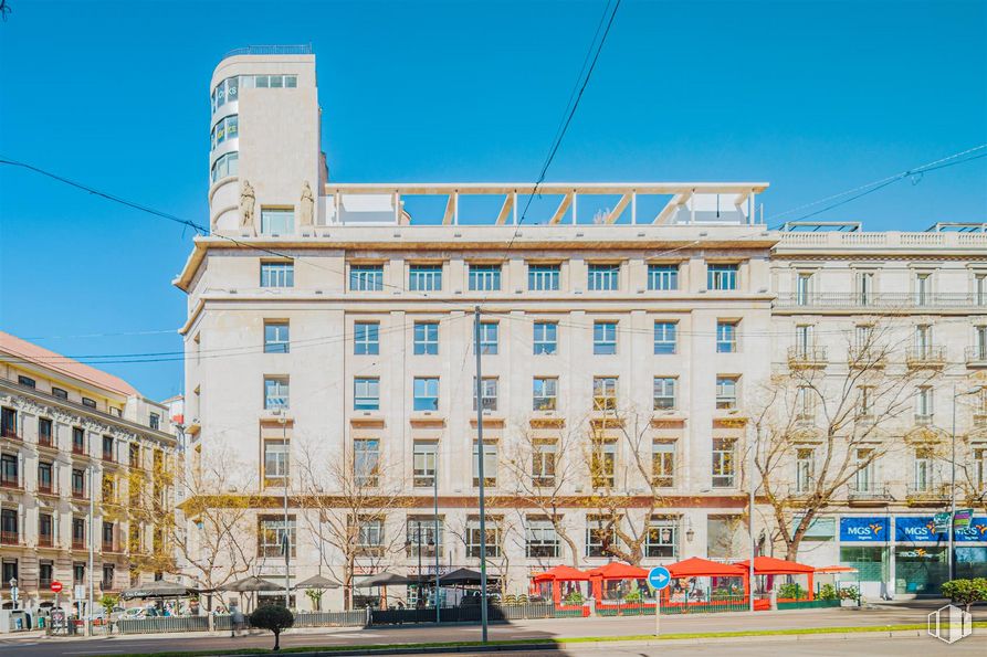 Oficina en alquiler en Calle Alcalá, Salamanca, Madrid, 28014 con edificio, cielo, ventana, azul, diseño urbano, bloque de pisos, electricidad, condominio, zona residencial y fachada alrededor