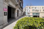 Oficina en alquiler y venta en Plaza Claudio Sánchez Albornoz, Ávila, 05001 con edificio, planta, ventana, cielo, superficie de la carretera, arquitectura, barrio, diseño urbano, árbol y zona residencial alrededor