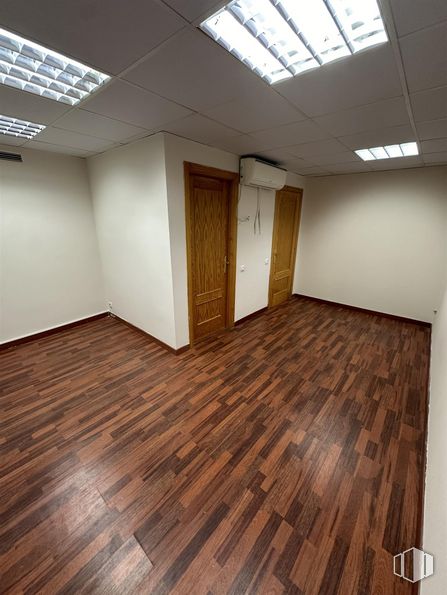 Nave en alquiler en Calle Transportistas, 28, Numancia de la Sagra, Toledo, 45230 con puerta, accesorio, madera, interiorismo, hall, suelo, suelos, tinte para madera, suelo laminado y madera dura alrededor