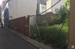 Land for sale at Calle Pico Cebollera, 46, Puente de Vallecas, Madrid, 28053 with house, plant, building, window, urban design, road surface, residential area, real estate, facade and asphalt around