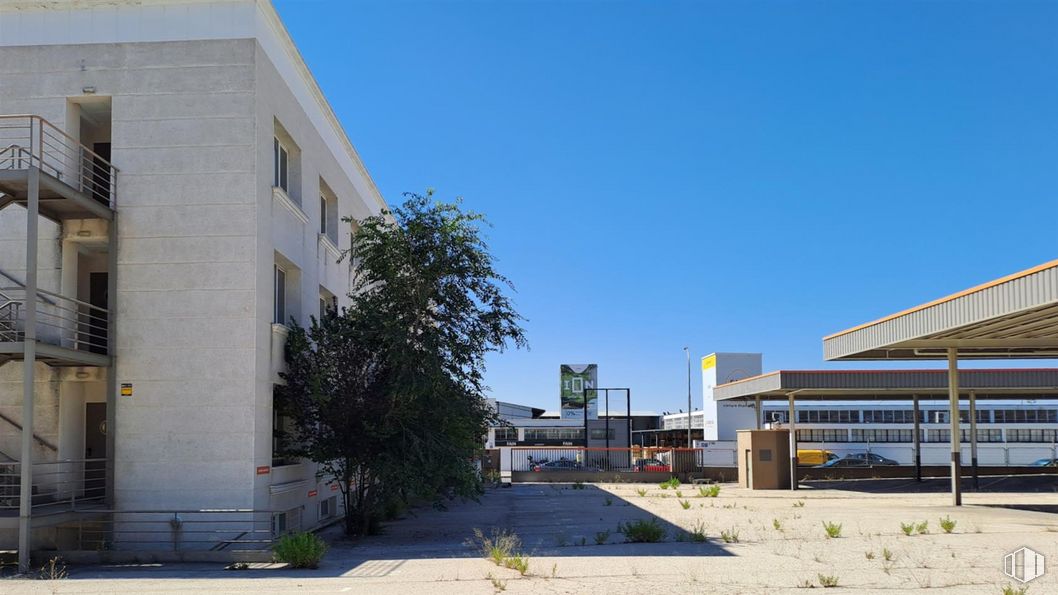 Suelo en venta en Calle Puerto de Pozazal, 16, Villa de Vallecas, Madrid, 28031 con edificio, cielo, planta, ventana, asfalto, diseño urbano, superficie de la carretera, barrio, zona residencial y fachada alrededor