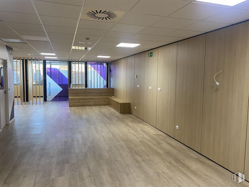 Oficina en alquiler en Edificio Masters I, Avenida General Perón, 38 B, Tetuán, Madrid, 28046 con edificio, hall, madera, suelos, madera dura, techo, espacio, evento, tinte para madera y suelo laminado alrededor