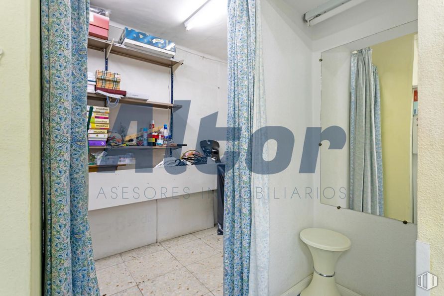 Local en venta en Zona Avenida San Luís, Hortaleza, Madrid, 28033 con edificio, interiorismo, accesorios de fontanería, accesorio, suelo, suelos, cuarto de baño, casa, inodoro y accesorio de baño alrededor