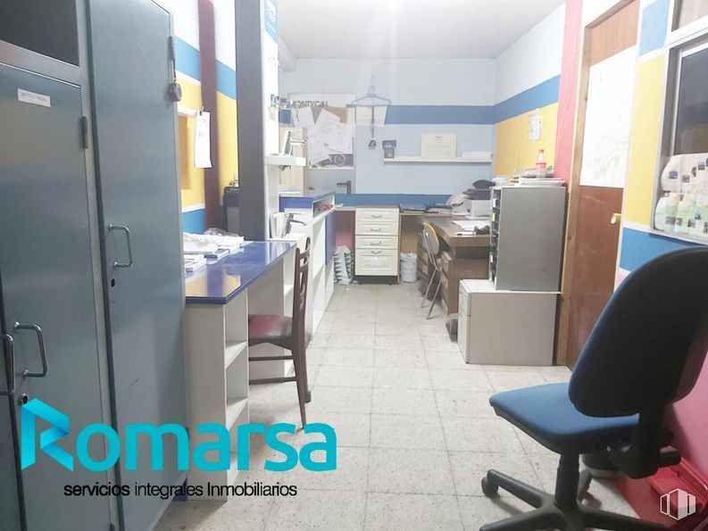 Industrial for sale at Calle Doctor Jesús Galán, Ávila, 05003 with chair, furniture, building, cabinetry, shelf, bookcase, fixture, interior design, door and shelving around