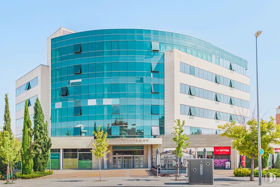 Oficina en alquiler en Edificio Tucuman, Glorieta Mar Caribe, 1, Hortaleza, Madrid, 28042 con edificio, luz de la calle, cielo, planta, árbol, accesorio, ventana, diseño urbano, condominio y bloque de torres alrededor