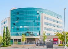 Office for rent at Edificio Tucuman, Glorieta Mar Caribe, 1, Hortaleza, Madrid, 28042 with building, street light, sky, plant, tree, fixture, window, urban design, condominium and tower block around