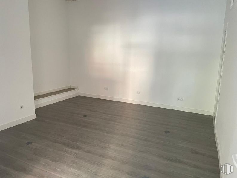 Local en alquiler y venta en Calle Florida, 56, Aranjuez, Madrid, 28300 con madera, suelos, tinte para madera, rectángulo, tablón, madera dura, barniz, techo, suelo laminado y patrón alrededor