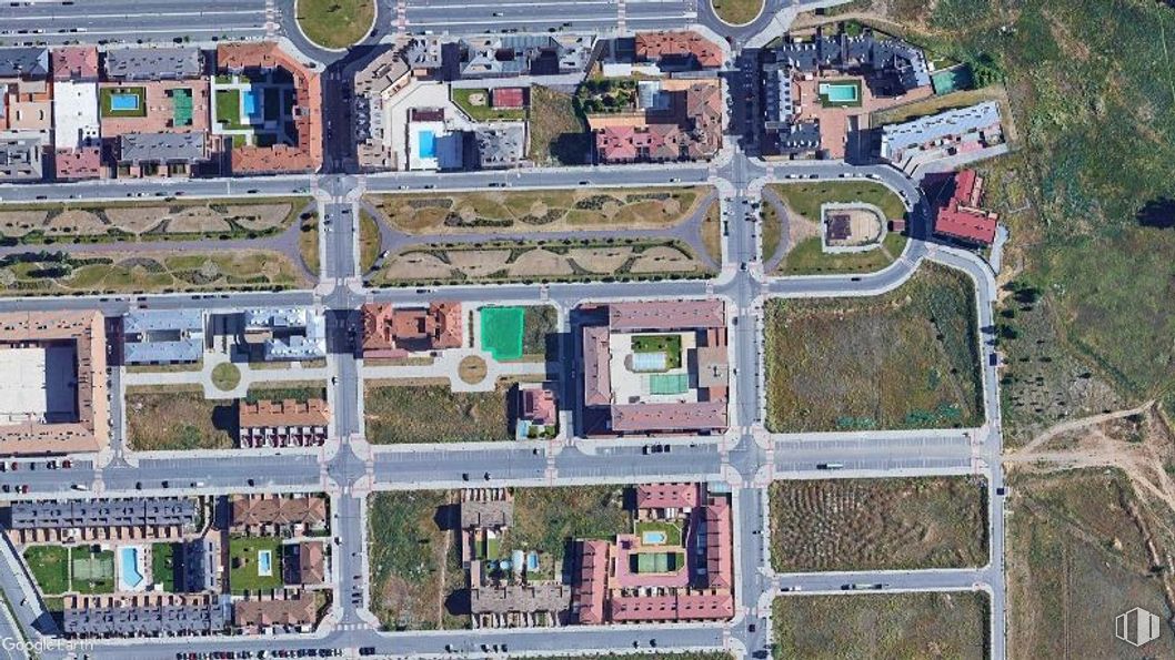 Land for sale at Calle Madreperla, 17, Ávila, 05002 with property, world, urban design, land lot, neighbourhood, residential area, font, real estate, landscape and screenshot around