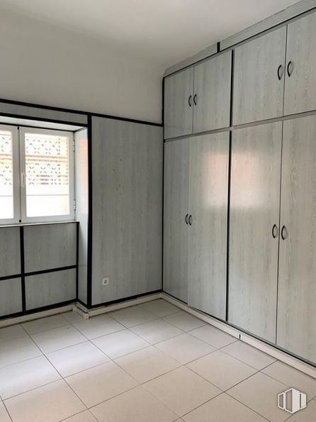 Oficina en venta en Calle San Antón, San Lorenzo de El Escorial, Madrid, 28200 con armario, ventana, accesorio, madera, ebanistería, edificio, mediante, rectángulo, piso, casa y exterior automotriz alrededor