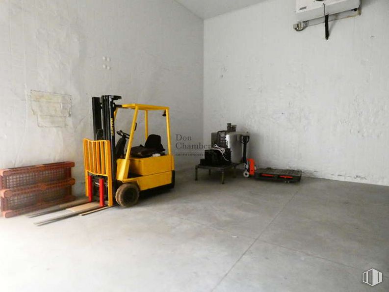 Industrial for sale at Carretera CM-5007, Valmojado, Toledo, 45940 with toy, forklift truck, automotive tire, wheel, wood, tire, flooring, asphalt, floor and automotive design around