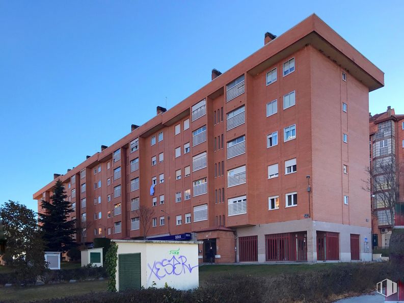 Local en alquiler en Calle Cuenca, 2, Segovia, 40004 con edificio, cielo, ventana, propiedad, planta, ladrillo, bloque de torre, diseño urbano, condominio y accesorio alrededor