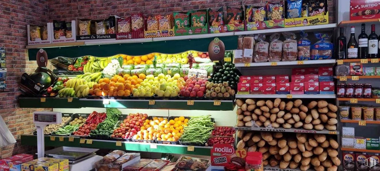 Retail for sale at Zona centro, Cuenca, 16004 with packaged goods, food, natural foods, ingredient, fruit, food group, whole food, selling, greengrocer and retail around