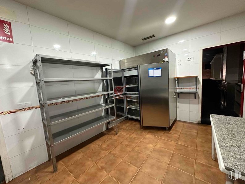 Retail for sale & for rent at Calle Camino Cañete, Cuenca, 16004 with refrigerator, furniture, flooring, floor, shelving, major appliance, shelf, design, aluminium and steel around