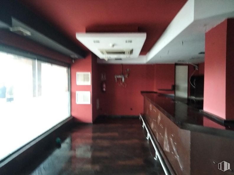 Retail for sale at Zona El Quiñón, Seseña, Toledo, 45223 with cabinetry, window, building, interior design, fixture, wood, floor, flooring, hall and ceiling around