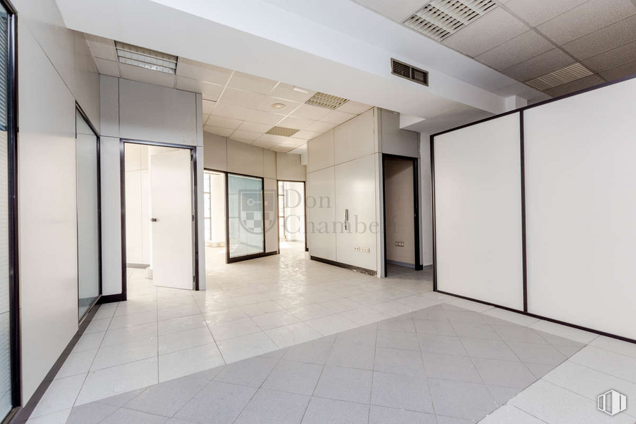 Oficina en venta en Avenida San Pablo, Coslada, Madrid, 28820 con ebanistería, edificio, accesorio, puerta, arquitectura, interiorismo, suelos, hall, suelo y pared alrededor