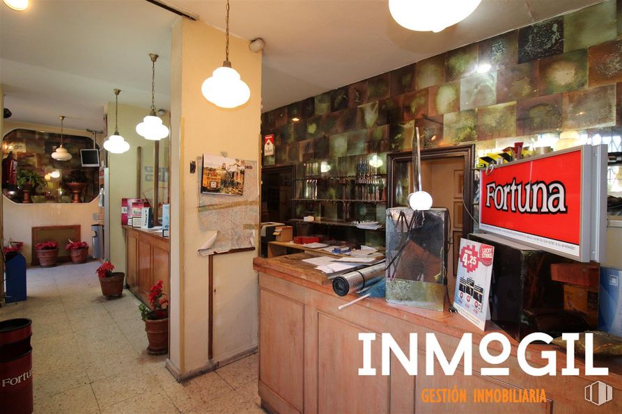 Local en venta en Avenida América, 25, Chamartín, Madrid, 28002 con lámpara, alumbrado, propiedad, edificio, interiorismo, venta al por menor, inmobiliario, silla, estante y planta de interior alrededor