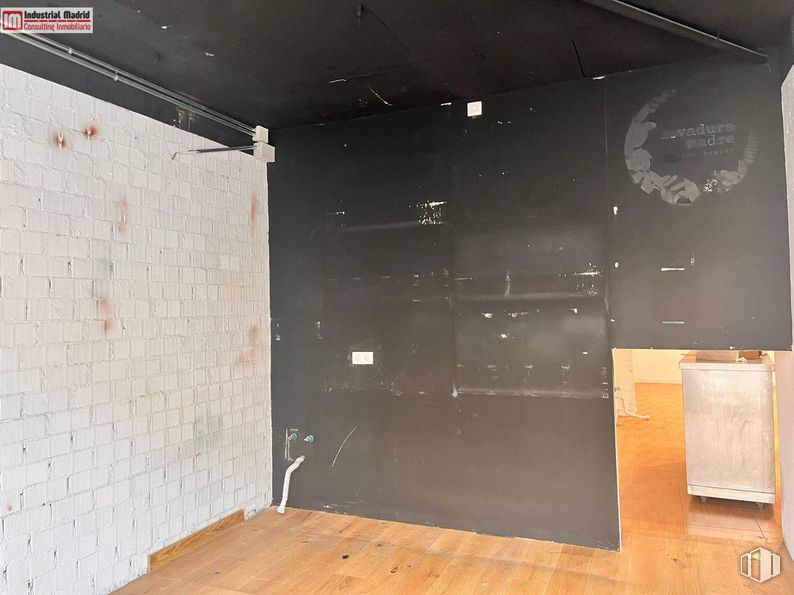 Retail for sale & for rent at Avenida Atenas, Arganda del Rey, Madrid, 28500 with wood, house, floor, flooring, building, material property, wood stain, hardwood, door and ceiling around