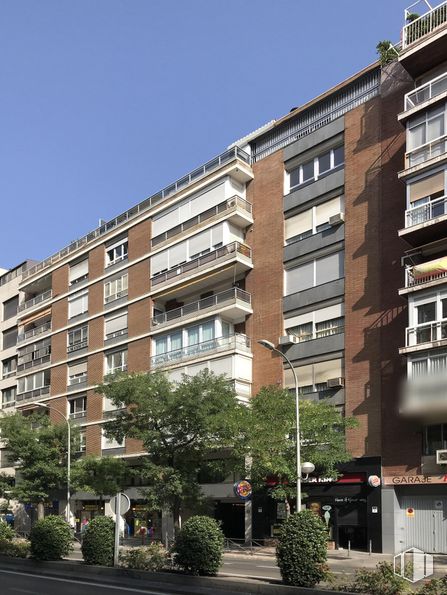 Oficina en alquiler en Calle O´Donnell, Salamanca, Madrid, 28009 con edificio, planta, cielo, ventana, propiedad, diseño urbano, barrio, bloque de torre, condominio y accesorio alrededor