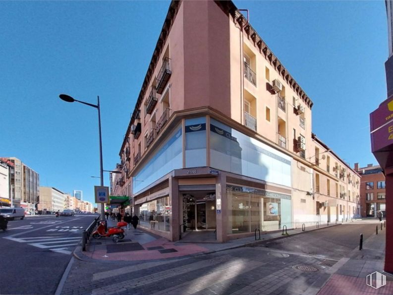 Retail for sale at Calle Bravo Murillo, 296 , Tetuán, Madrid, 28020 with urban design, apartment, metropolitan area, composite material, commercial building, mixed-use and condominium around