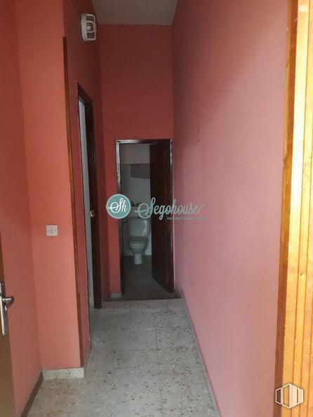 Retail for sale at Zona El Salvador, Segovia, 40004 with property, fixture, flooring, floor, wall, wood, door, magenta, ceiling and plaster around