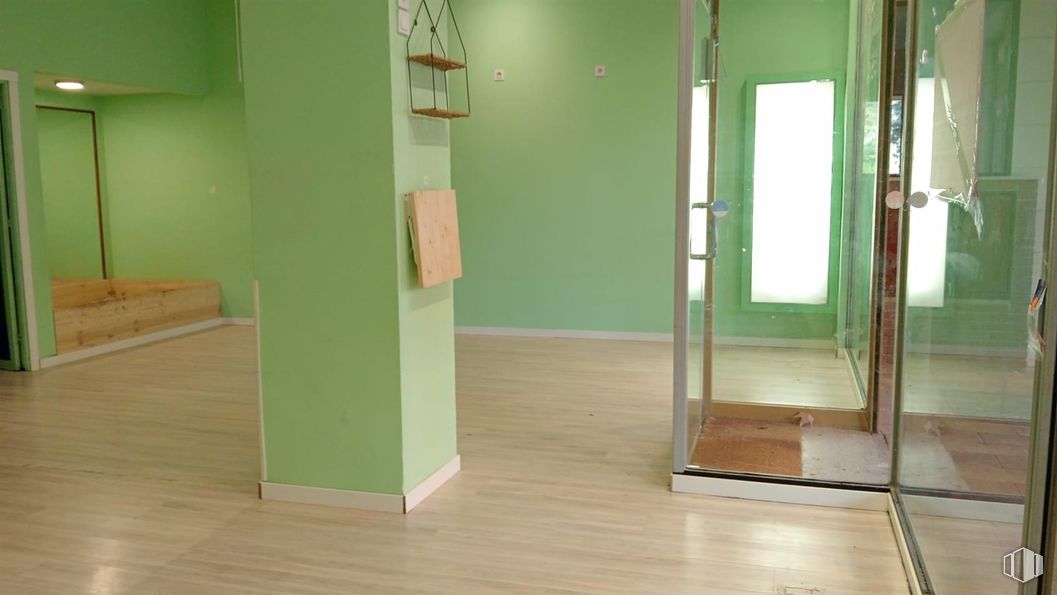 Retail for sale & for rent at Sector Literatos, 27, Tres Cantos, Madrid, 28760 with flooring, floor, wall, wood, wood flooring, interior design, laminate flooring, ceiling, hardwood and door around