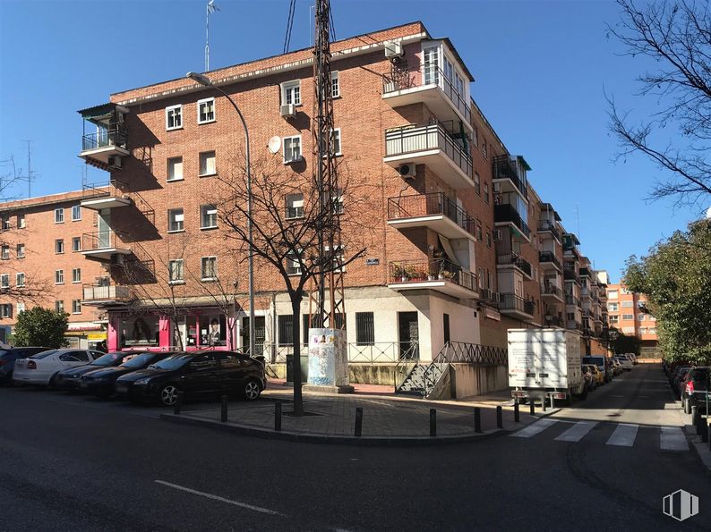 Nave en venta en Calle Rincón de la Victoria, Puente de Vallecas, Madrid, 28038 con coche, edificio, cielo, ventana, árbol, diseño urbano, vehículo, condominio, zona residencial y fachada alrededor