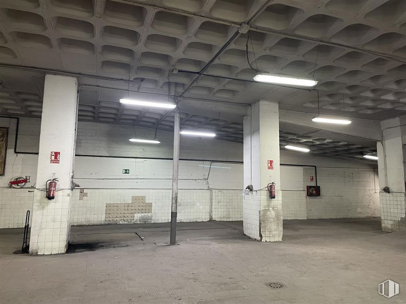 Industrial for sale at Calle Vía de los Poblados, Hortaleza, Madrid, 28033 with rocket, lighting, building, floor, flooring, gas, ceiling, concrete, fluorescent lamp and parking around