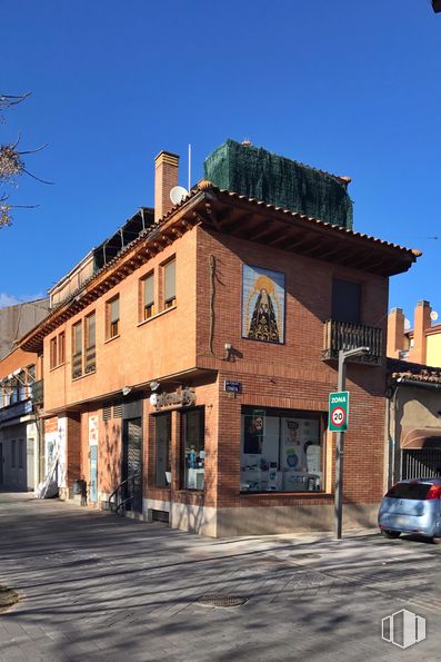 Local en alquiler y venta en Plaza General Vives, 1, Azuqueca de Henares, Guadalajara, 19200 con coche, edificio, ventana, cielo, propiedad, madera, barrio, área residencial, vehículo y ciudad alrededor