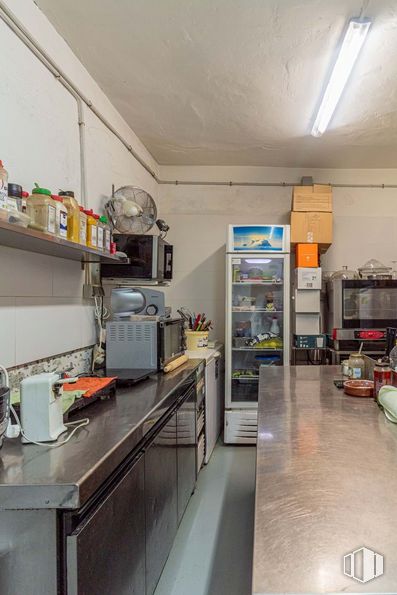 Local en alquiler en Zona Ponzano, Chamberí, Madrid, 28003 con alumbrado, lámpara, encimera, refrigerador, ebanistería, aparato de cocina, interiorismo, suelo, suelos y cocina alrededor